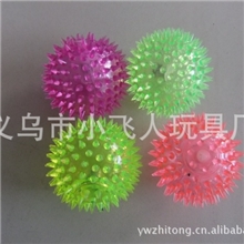 【专业生产】新款带哨闪光按摩球弹力刺猬球捏捏响发光球玩具球