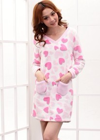 新款心形图睡衣贴袋珊瑚绒时尚保暖睡裙