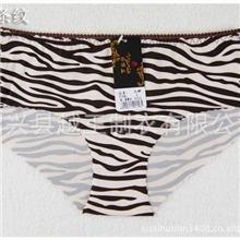 2013款牛奶丝性感轻薄透全棉内档一片式无痕内裤无缝内裤批发