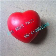 厂家直销：PU发泡爱心球PU桃心球PU爱心公益球