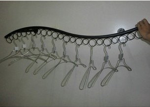 厂家直销货架服装店上墙货架展示衣架上墙铁艺侧挂批发零售北京