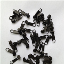 拉链头黑色电泳加工