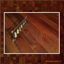 白蜡木仿古（拉丝）多层实木地板生产厂家