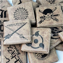 新品！压纹仿真皮日本卡通LOGO钱包暗纹褐色、灰色两种优质皮革