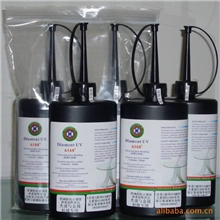 针对玻璃与玻璃的粘接，金属材质与水晶玻璃上