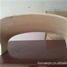 生产曲木坐板。