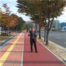 供应彩色防滑路面，保路威在韩国应用，彩色防滑路面胶水，绿道