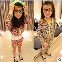 爱尚坊童装批发2013秋款女童豹纹拉链帽衫+哈伦裤套装厂家直销