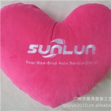 A心形绣花抱枕粉红色毛绒心形靠垫心型礼品靠枕广州工厂