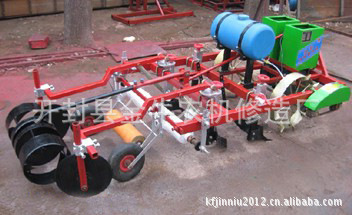 大量供应花生地膜覆盖机开封县金牛农机修造厂，地膜覆盖机