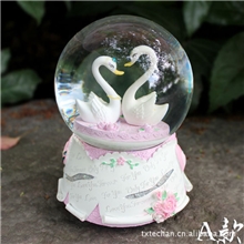 2012新款上市100#天鹅音乐盒礼品礼物水晶球八音盒