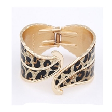 欧美时尚明星大牌夸张金属奢华双色磨砂树叶气质开口弹簧手镯