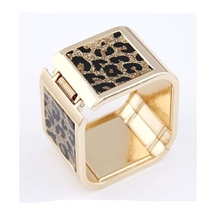 欧美金属时尚宽版方形开口弹簧手镯豹纹磨砂气质手镯女士手链