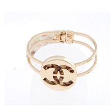 欧美时尚流行手镯金属夸张街拍双c字母简洁圆牌女士气质手镯