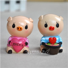 猪公猪婆/厂家生产树脂汽车Q版小猪卡通工艺品摆件批发/2007
