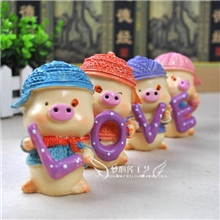 厂家直销LOVE麦兜猪树脂结婚创意礼品畅销款可爱猪家居摆件0005