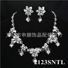 现货厂家直销时尚花朵项链新颖水钻套链合金婚庆新娘饰品批发2123