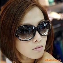 100元混批新款镂空时尚太阳眼镜太阳镜四色现货批发