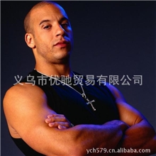 2012年最新款速度与激情5托雷多佩戴的个性十字架项链水晶吊坠