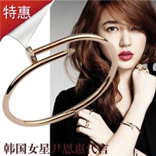 韩国定制尹恩惠代言螺丝钉子手镯钛钢情侣饰品不锈钢手环批发