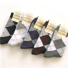 淘宝爆款热销十万四季适宜全棉菱形格男袜子商务袜厂家批发