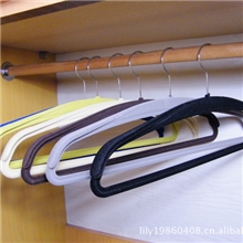 专业生产厂家宽肩衣架植绒衣架防滑衣架西装衣架