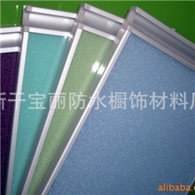 晶钢门是一种高档的橱柜门,在装修中普遍使用