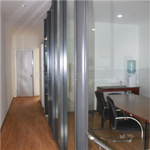 提供不锈钢玻璃隔断加工纯玻璃隔断加工办公隔断不锈钢门