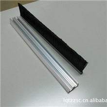 丽群特种制刷有限公专业生产各种扶梯毛刷，旋转门毛刷。欢迎订购