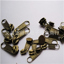 【厂家直销】供应3#尼龙拉链拉头/现货拉链头批发/箱包拉链头