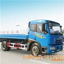 小型洒水车价格解放单桥洒水车