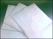 土工布,又称土工织物，增强土体的抗拉强度和抗变形能力。