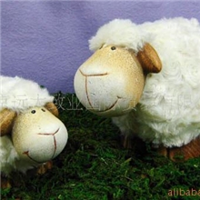 供应大号可爱绵羊陶制贴绒工艺品家居摆挂件07627