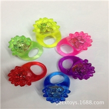 发光闪光戒指/荧光草莓戒指灯/酒吧软胶荧光戒指发光草莓戒指