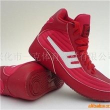 供应一克品牌摔跤鞋、拳击、散打、跆拳道系列器材