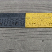 供应减速板_橡胶减速垫_小区减速带_道路减速带