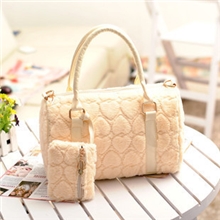 2013秋冬韩版新款手提单肩斜跨包可爱桃心毛毛包水桶包包批发