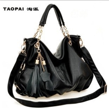 淘派包包2013新款女包正品韩版潮特价单肩斜跨时尚百搭黑色流苏大