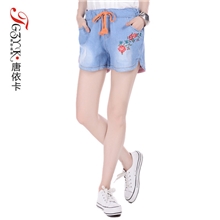 2013唐依卡秋冬新款作品原创风格森女系绣花休闲百搭牛仔短裤批发