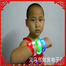 供应发光手链、各种款式手链、厂家直、销物美价廉