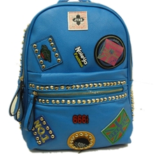 铆钉骚粉荧光勋章皮质旅游双肩书包徽章潮包正版JTXS230生产厂家