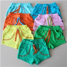 2013夏季新款外贸童装韩版男女儿童糖果色短裤L.M到货！！