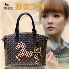 2013年春季新款韩版时尚小马包精致格纹缝线手提包单肩斜跨包包