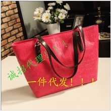 2013秋季韩版女包甲骨文潮包时尚单肩休闲包厂家女包批发