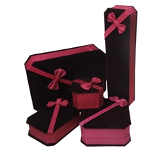 钛钢饰品盒批发高档豪华首饰盒戒*手镯手*项*吊*套装礼品盒可选