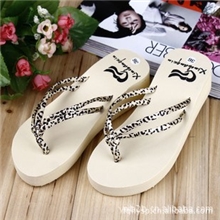 520女式凉拖鞋双带豹纹夹拖人字拖坡跟凉拖义批鞋业厂家批发