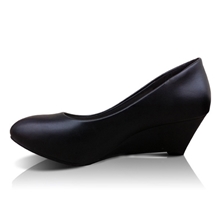 新款女鞋批发厂家女式单鞋中跟黑色工作鞋坡跟圆头白色护士鞋子