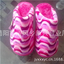我厂是专业生产棉拖鞋，卡通鞋，拖鞋，保暖鞋,动物鞋。情侣鞋