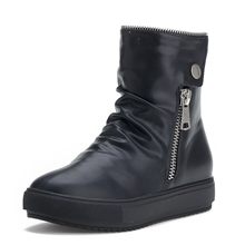 2013秋冬新款真皮短靴平跟圆头及裸靴大牌机车靴金属骑士靴厂家