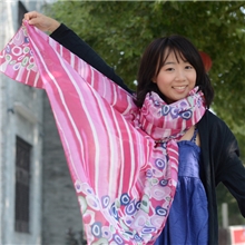 新品爆款索吻青蛙韩版丝巾女秋冬丝巾两用超大棉麻粉色几何图案